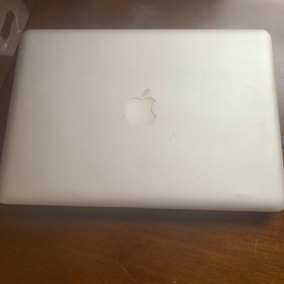 Apple MacBook Pro 2017 - Picture 1 of 4